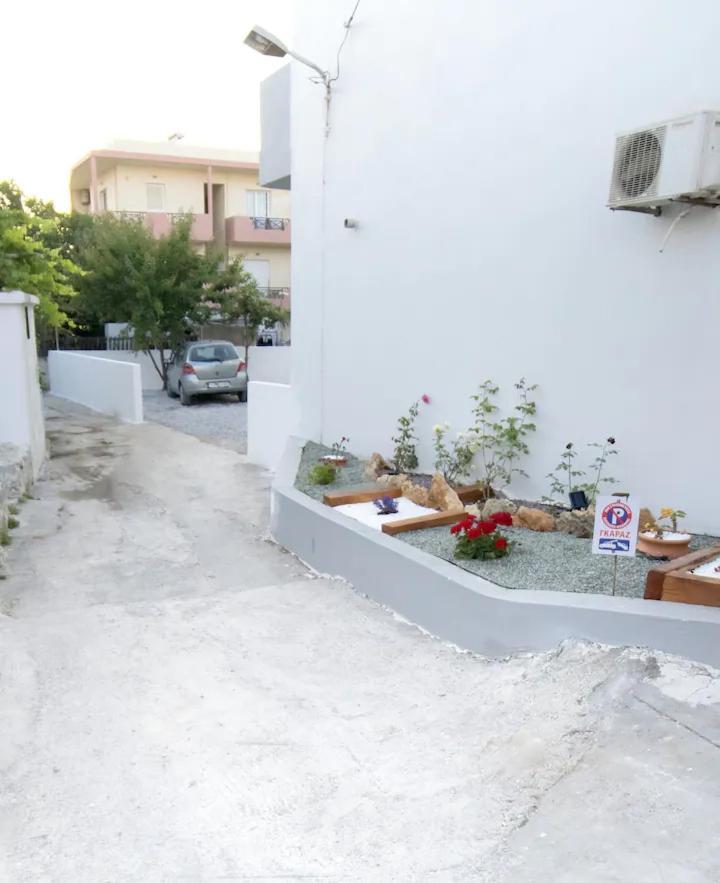 Nick And Helen Apartment Perivolia  Ngoại thất bức ảnh